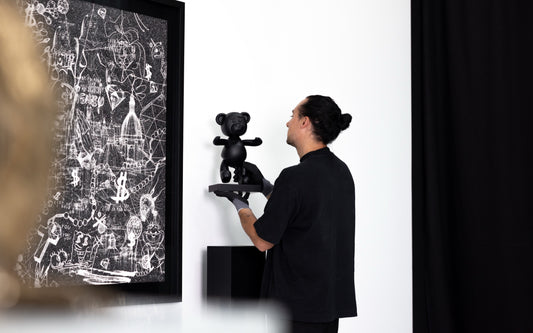 Create your set: artwork (black diamond dust) + sculpture (black collectable)