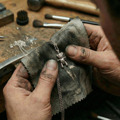 White Gold - Bare Hug Necklace - Small (25 mm)