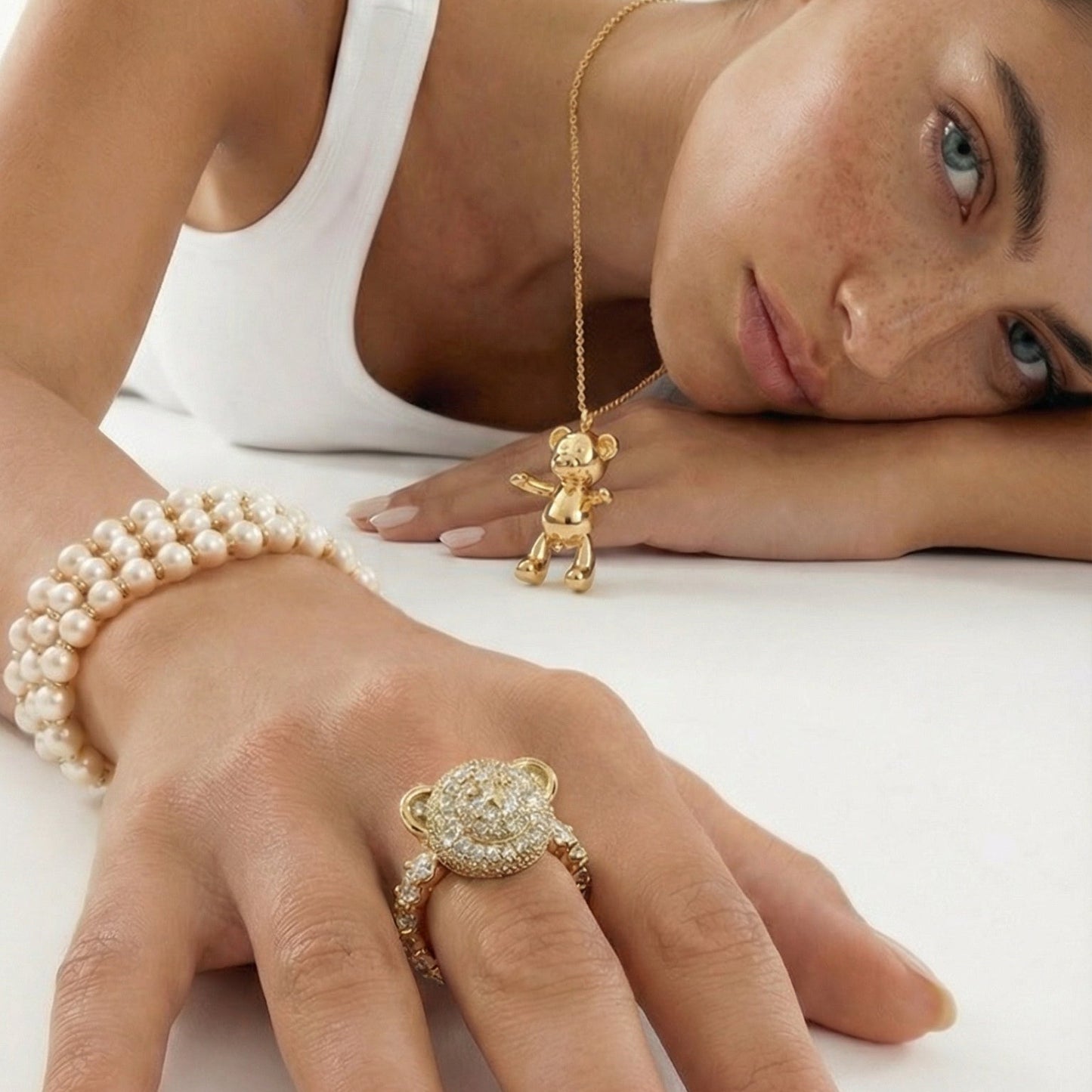 Bare Hug Necklace - Yellow Gold , large (40 mm)